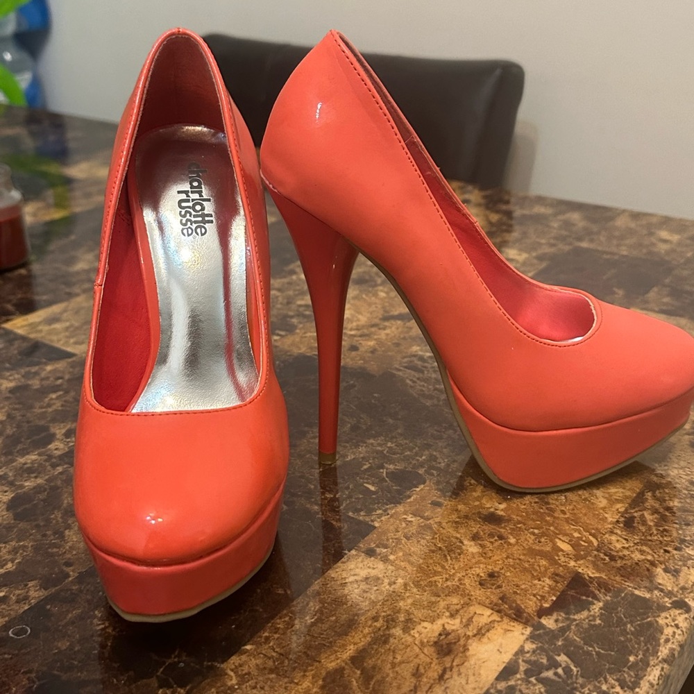 Hot coral heel